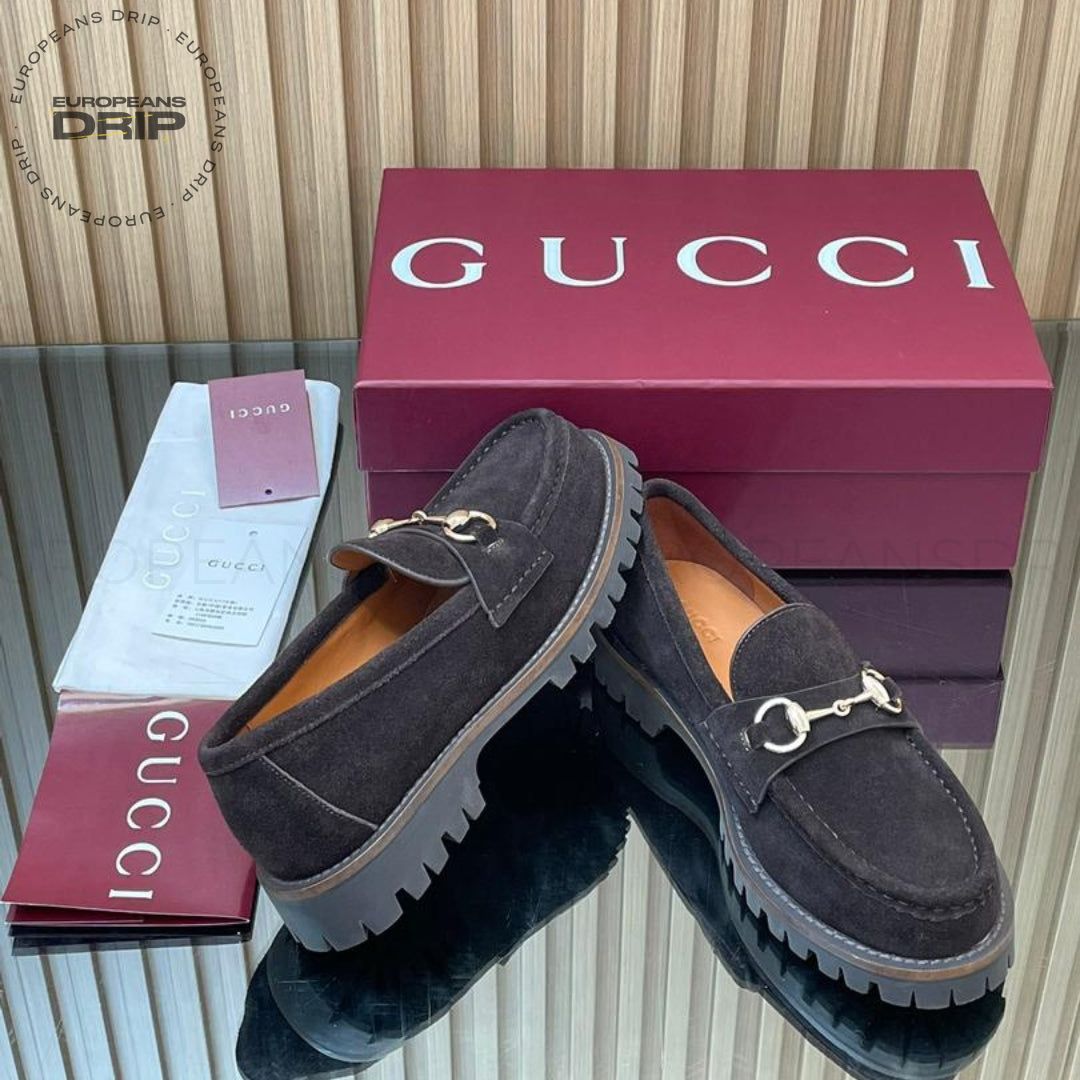 Loafer with Clasp