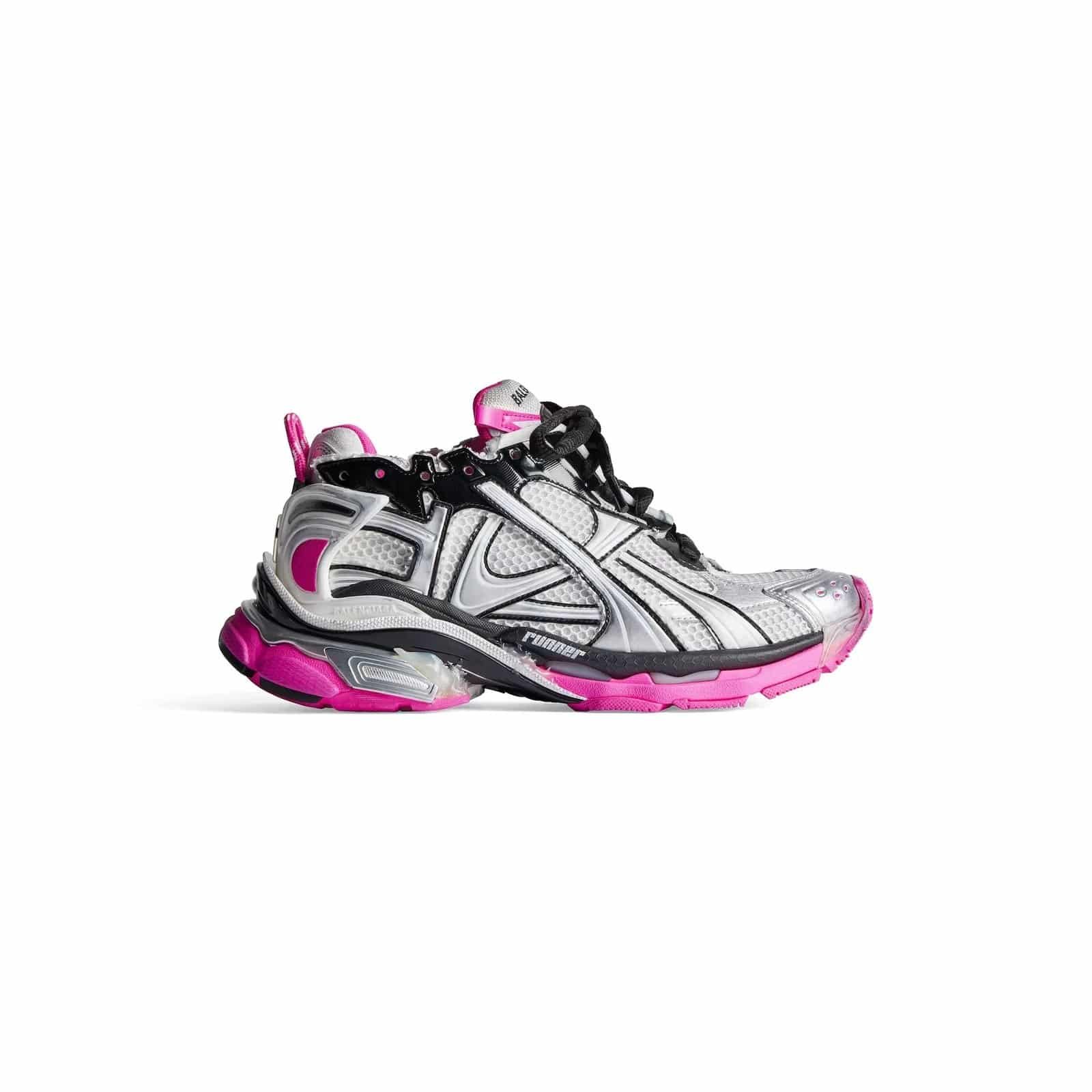 24-Large-772767W3RBW9155_F_8edf7128-a996-4b8a-b5cb-37260ef8c631.jpg RUNNER - Image 1